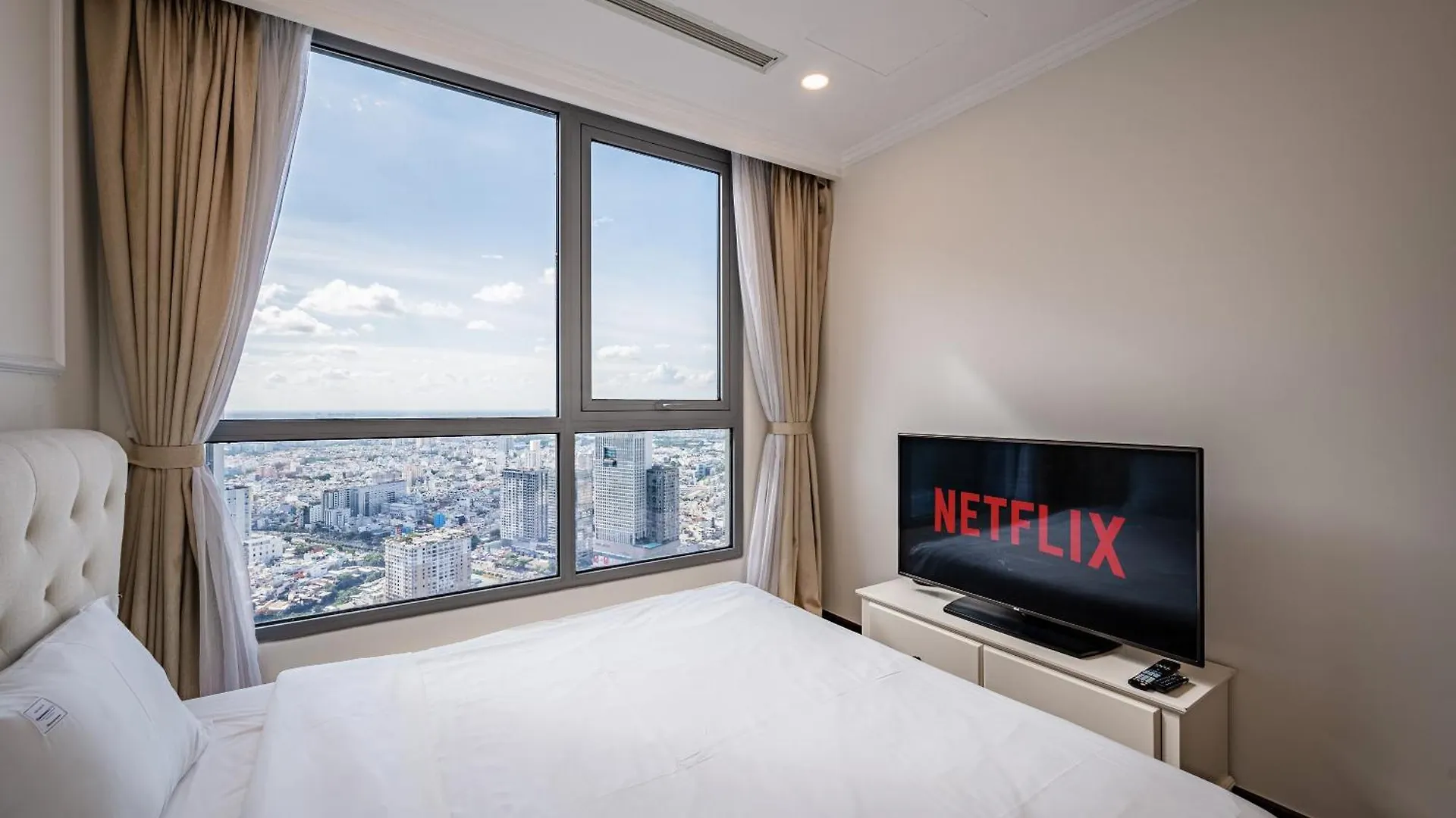 Luxury Stay Vinhomes Landmark Apartment Ho Chi Minh City