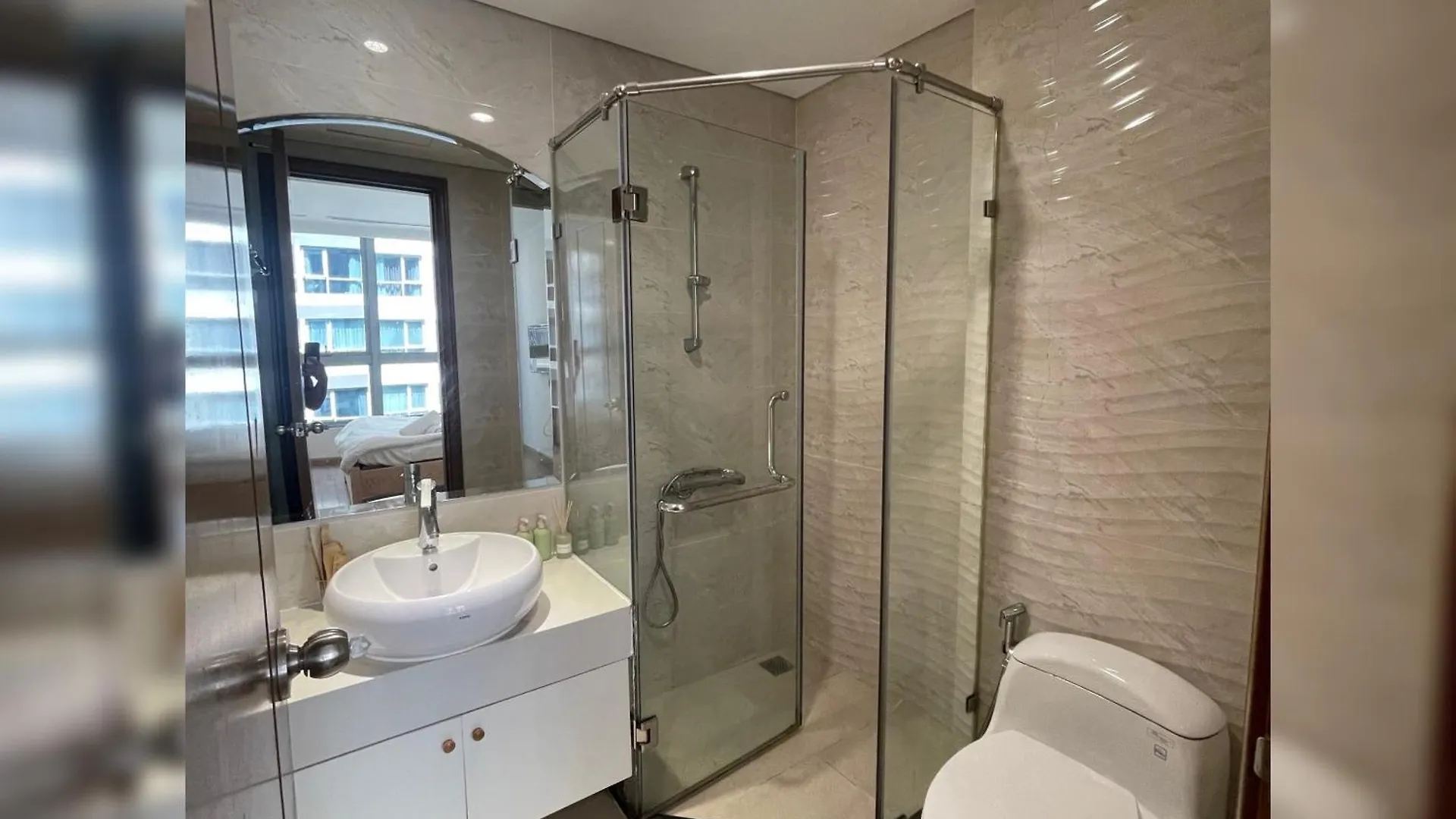 Luxury Stay Vinhomes Landmark Apartment Ho Chi Minh City