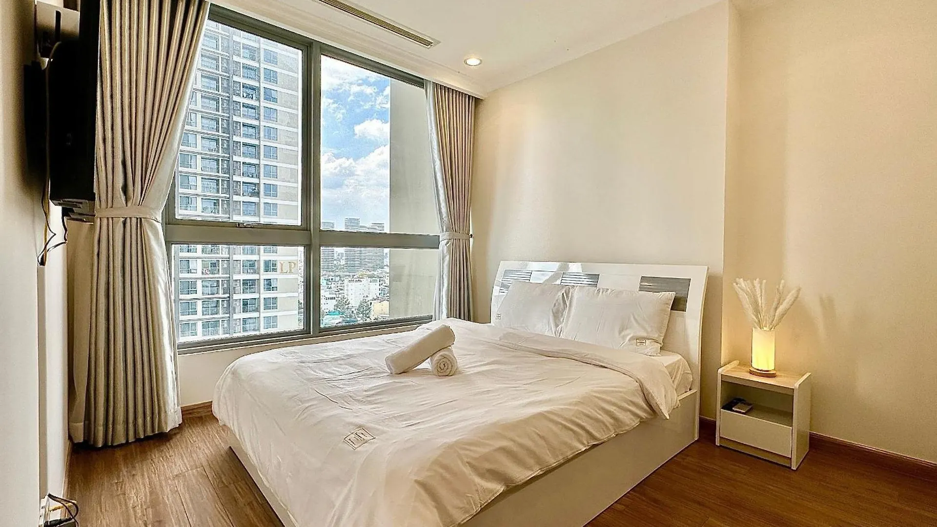 Luxury Stay Vinhomes Landmark Apartment Ho Chi Minh City
